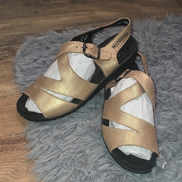 Mephisto Womans Gold Sandals - Picture 1 of 8